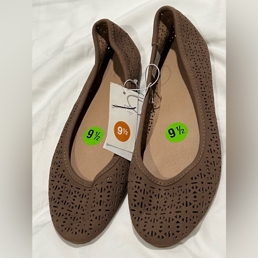 Universal Thread Flats